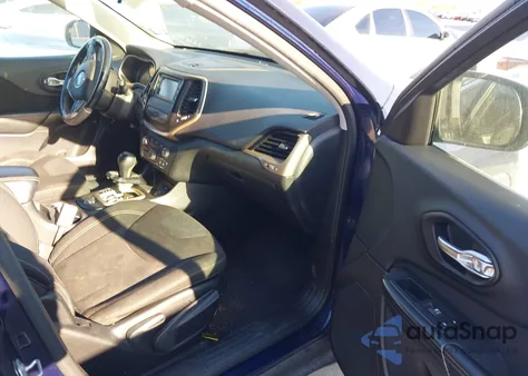 2016 Jeep Cherokee Latitude z USA, uszkodzony, nr VIN 1C4PJLCB1GW293473